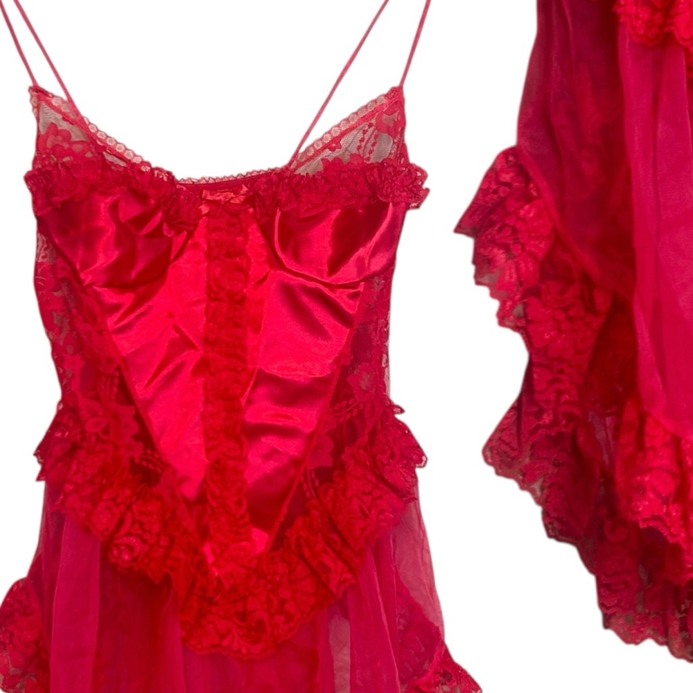 Vintage Red Lacey chemise ruffled full skirt size medium with matching undies - Picture 2 of 9